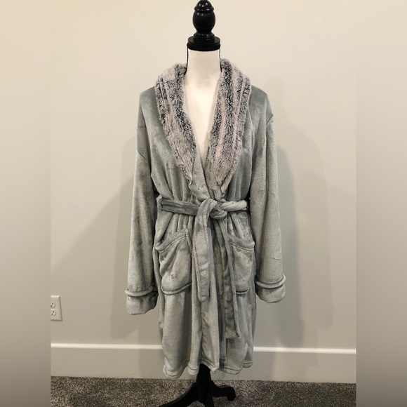 Baroque Robe - Picture 1 of 5